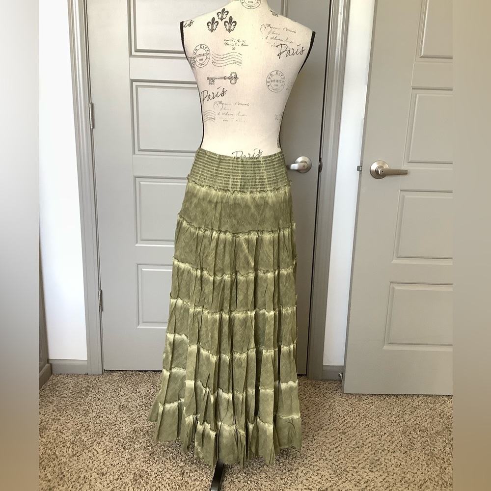 😻 Free People Tiered Maxi Skirt 😻 - Picture 3 of 11